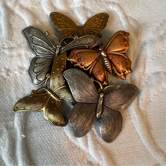 K & T Jewelry - Vintage Butterfly Pin